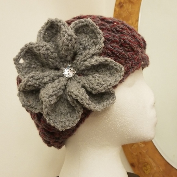 Example of hat with flower - Picture 3 of 6